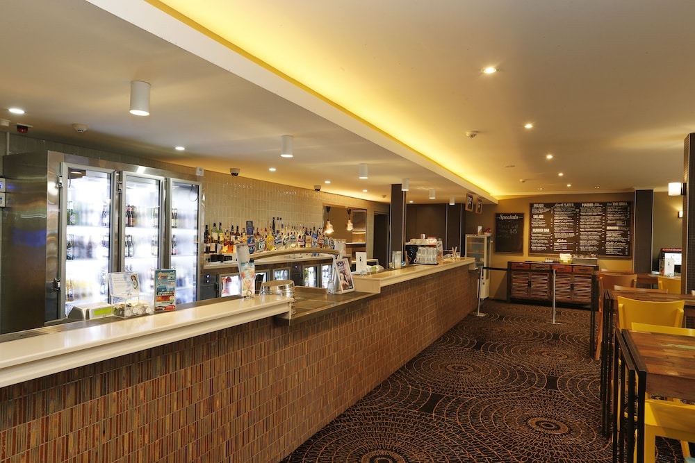 The Lakes Hotel 58/59