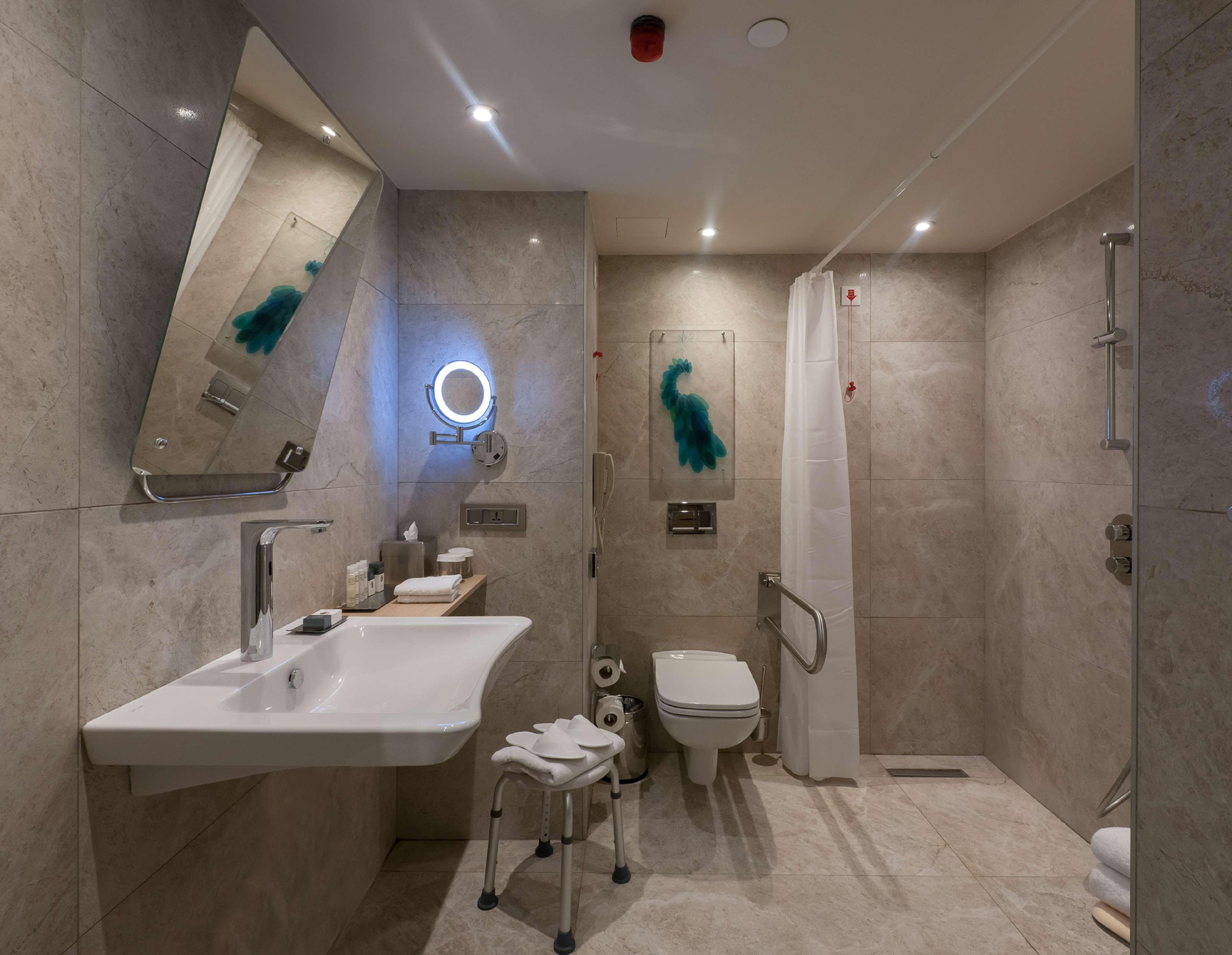 غرفة بسريرين كوين لذوي الإعاقة، Doubletree By Hilton Hotel Istanbul Sirkeci 7/7
