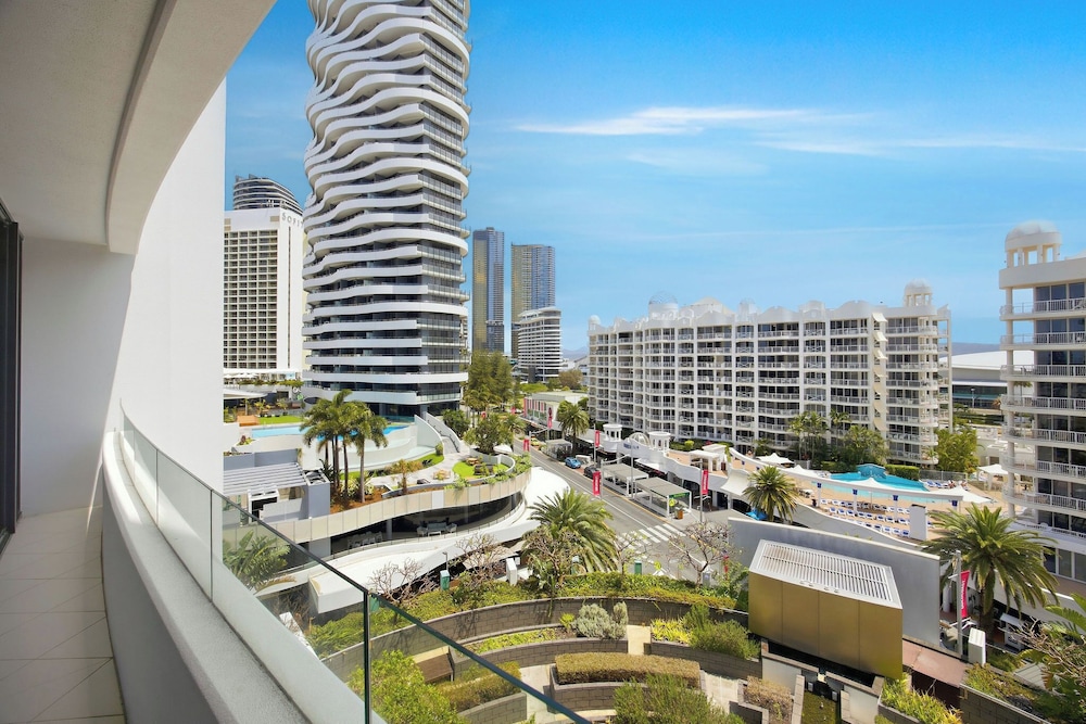 Aria Apartments 4/76