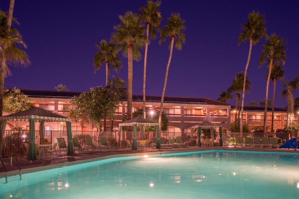 La Fuente Inn Suites 1/65
