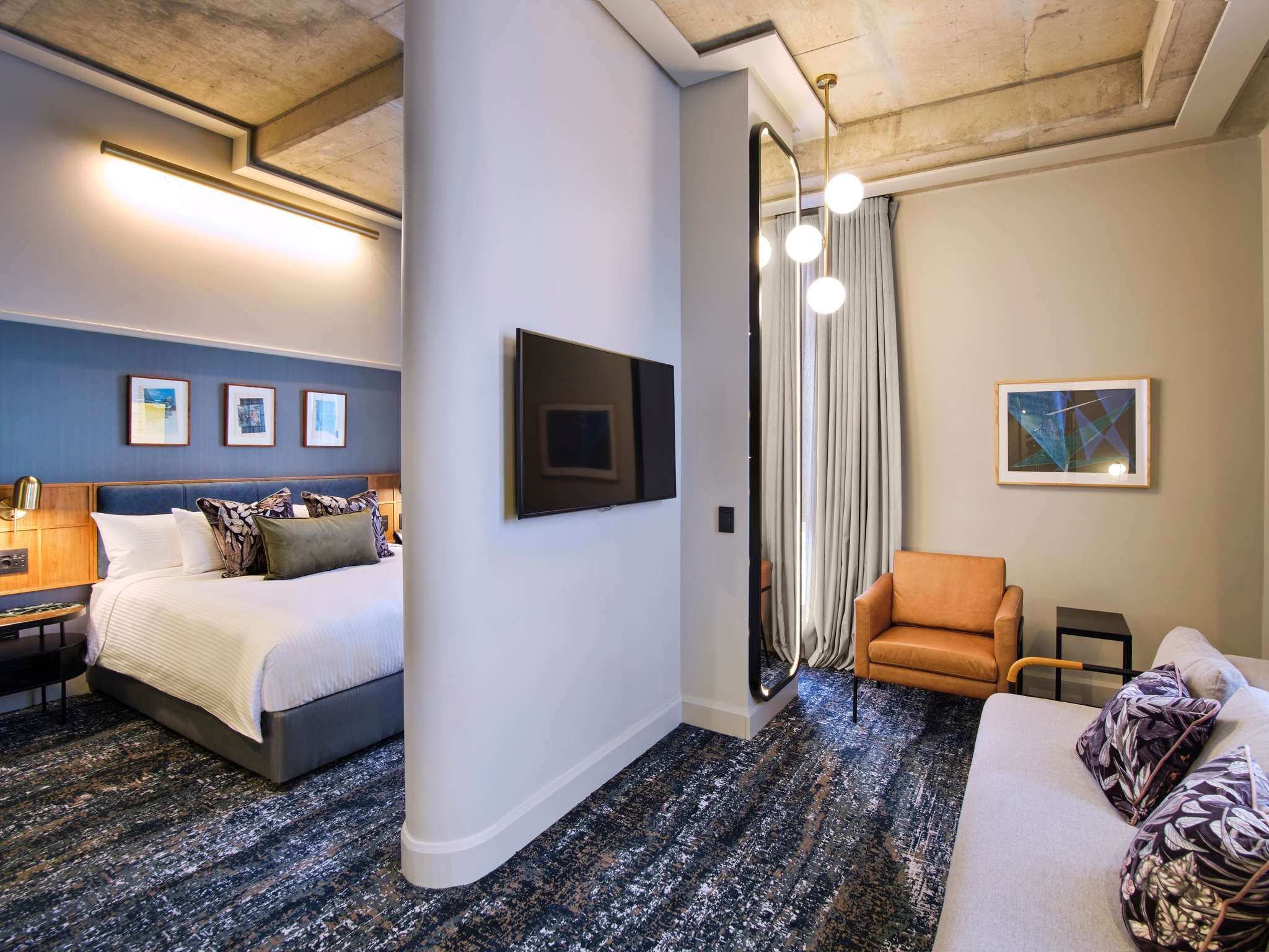 PLATINUM, KING BED