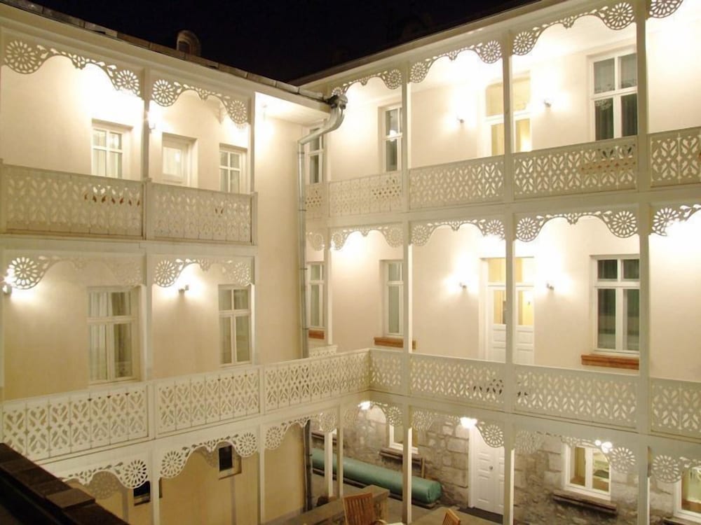 Kar-s Hotel 2/50