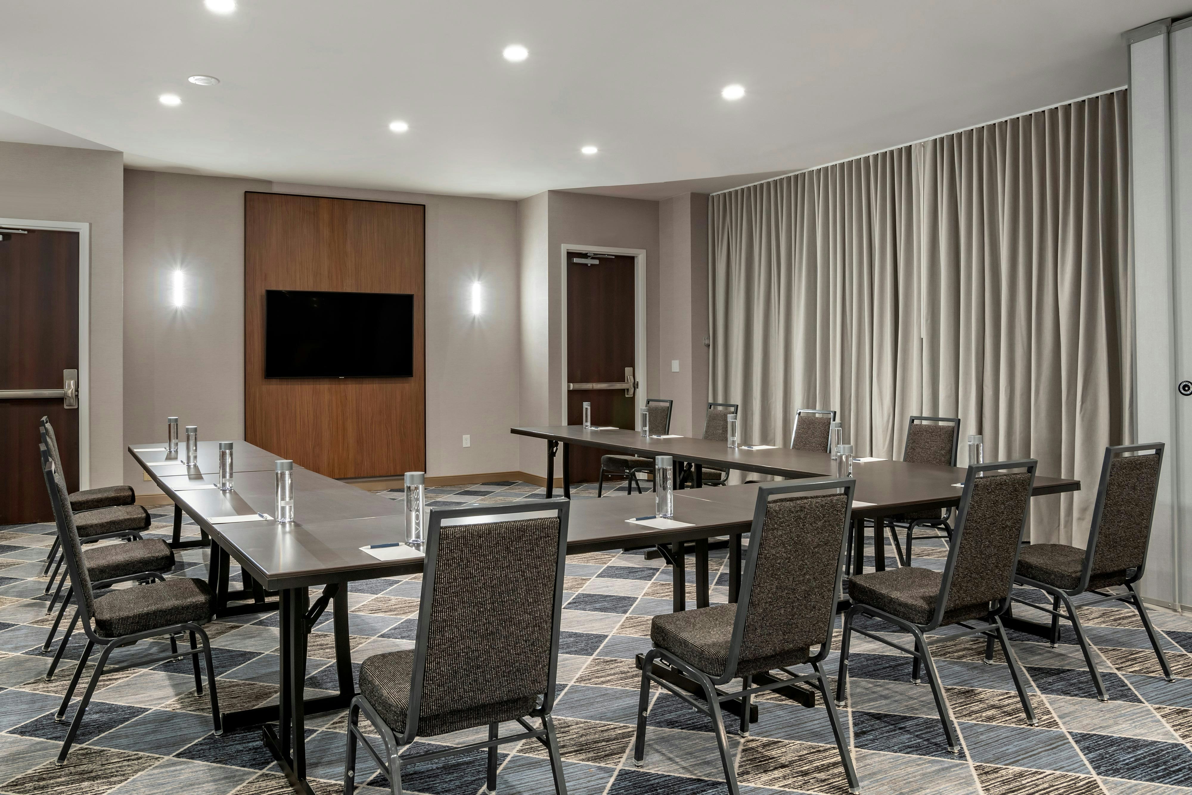Sheraton Suites Old Town Alexandria 21/25