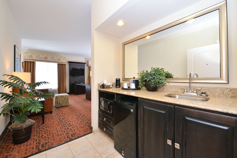 Hampton Inn Pecos 8/45
