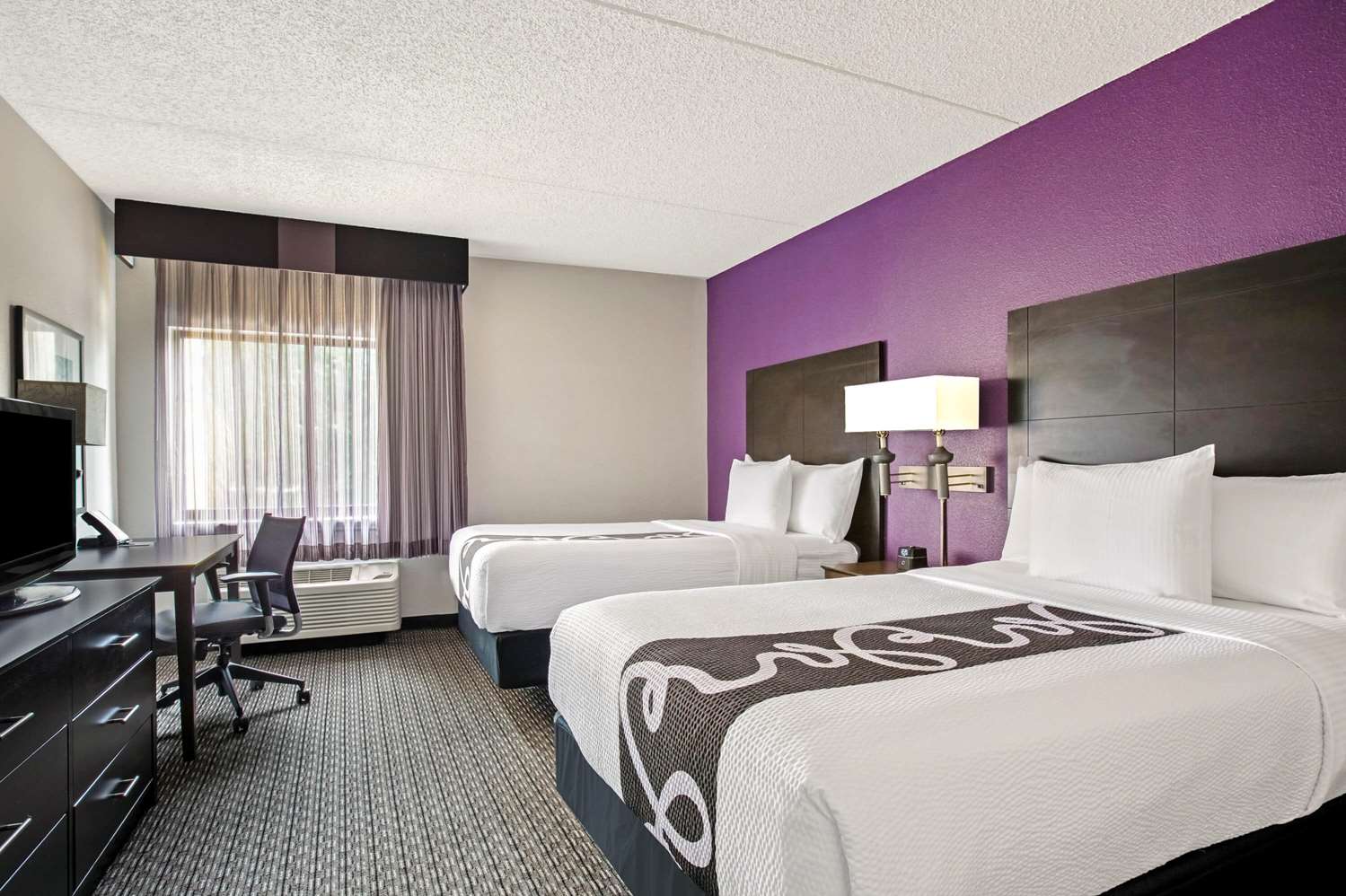 La Quinta Inn & Suites by Wyndham Miami Airport East 22/52