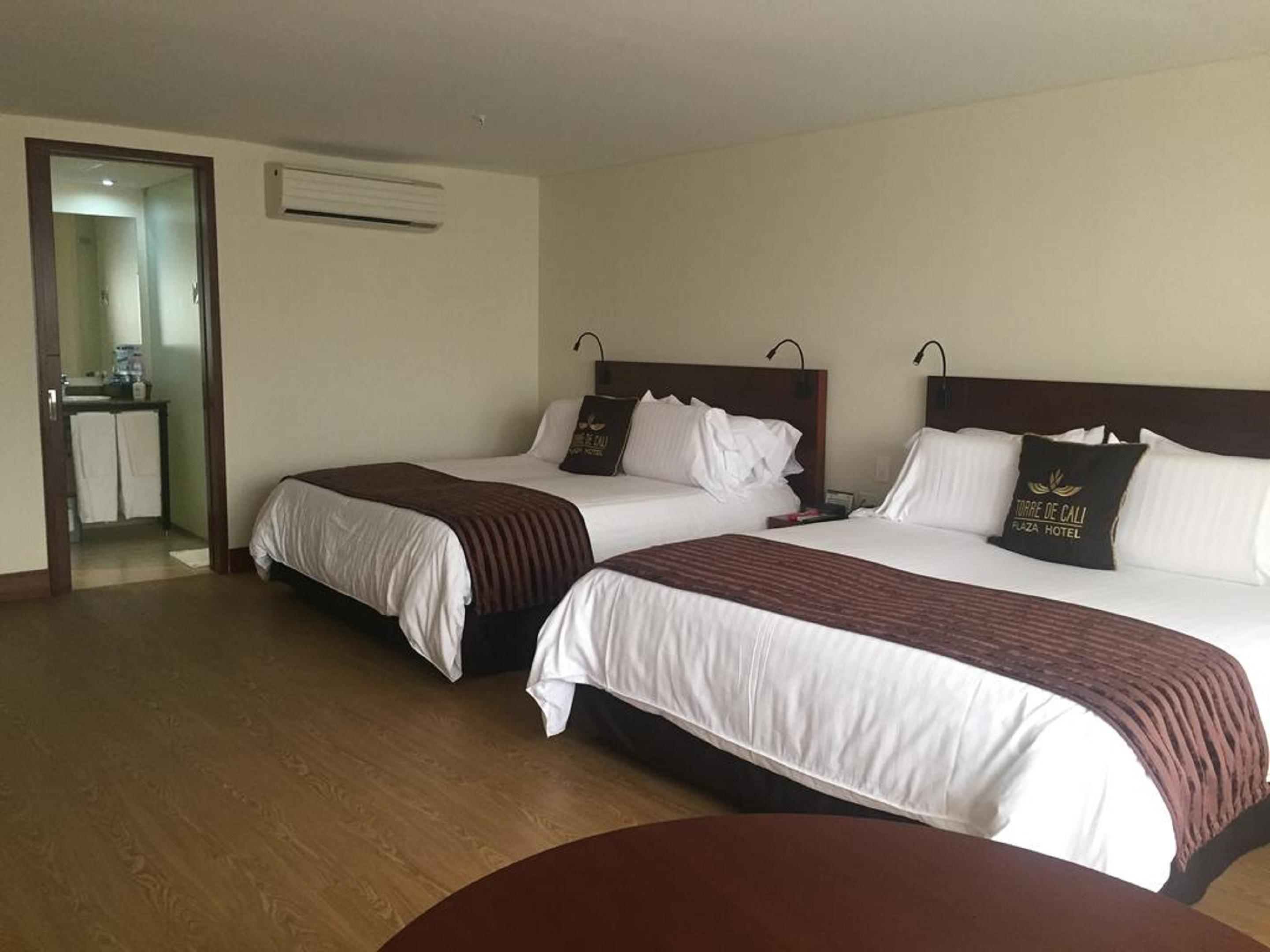Premium, Twin Beds, Street View
