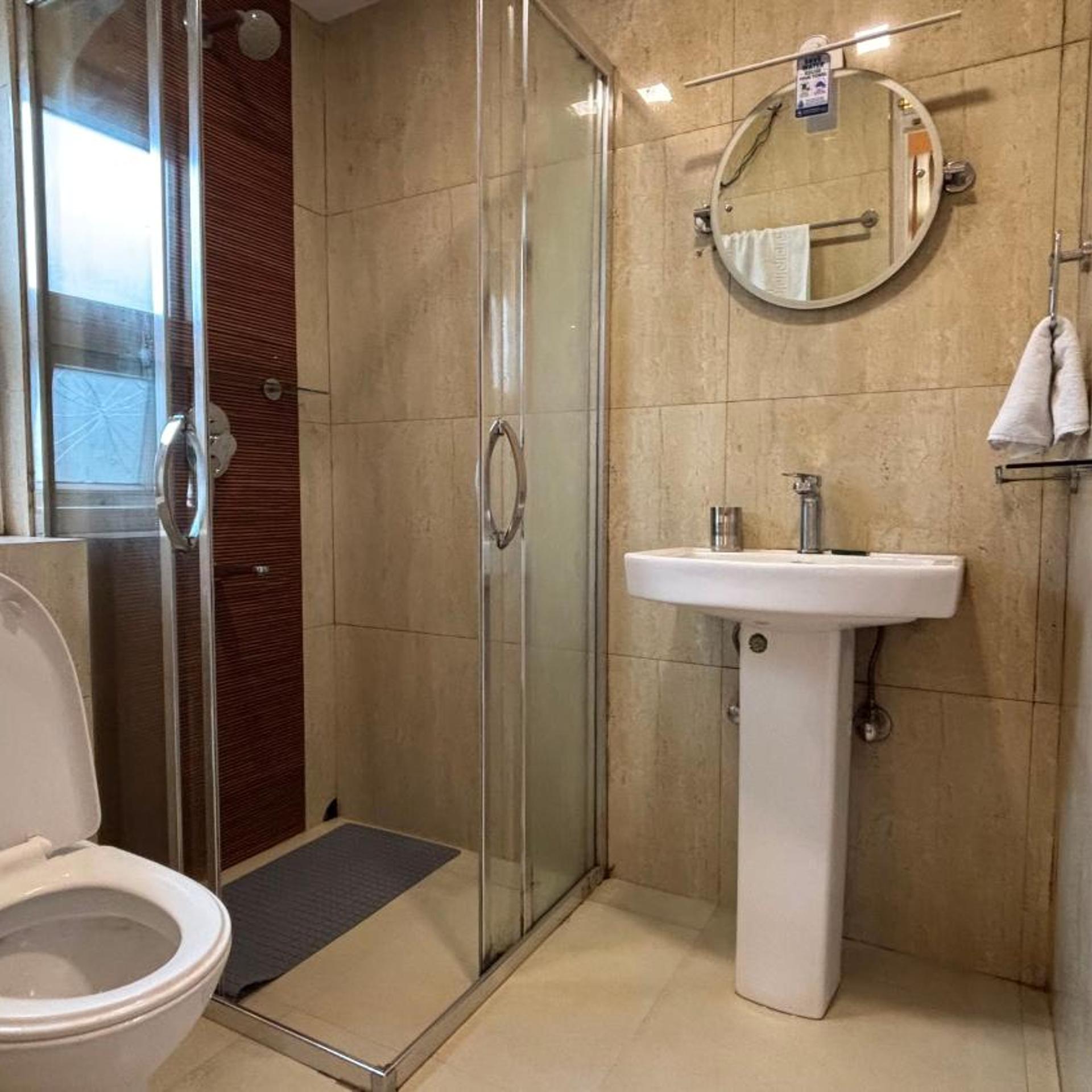 Hotel Shangri-La Regency 42/42