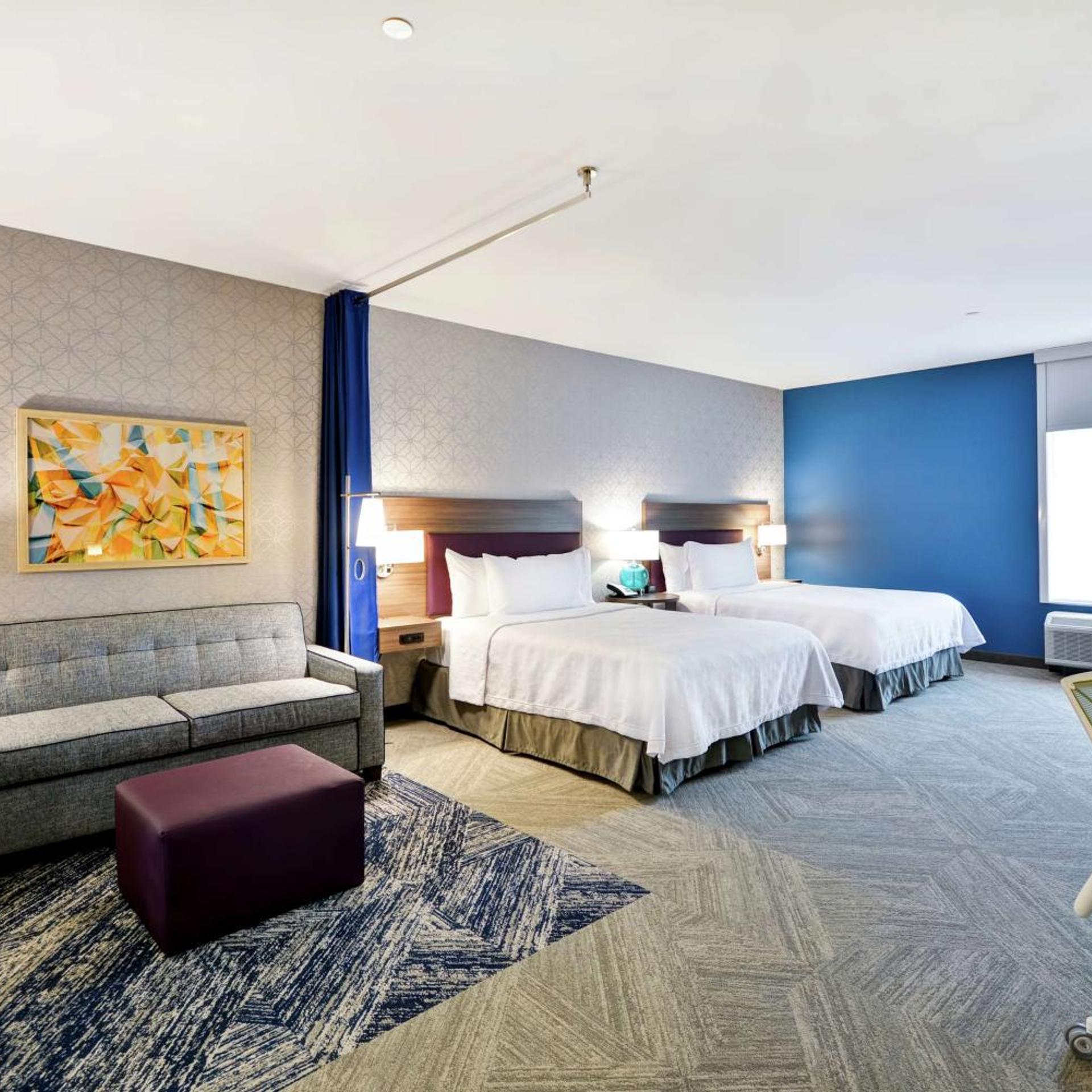 Studio, 2 Queen Beds, Sofa, Accessible
