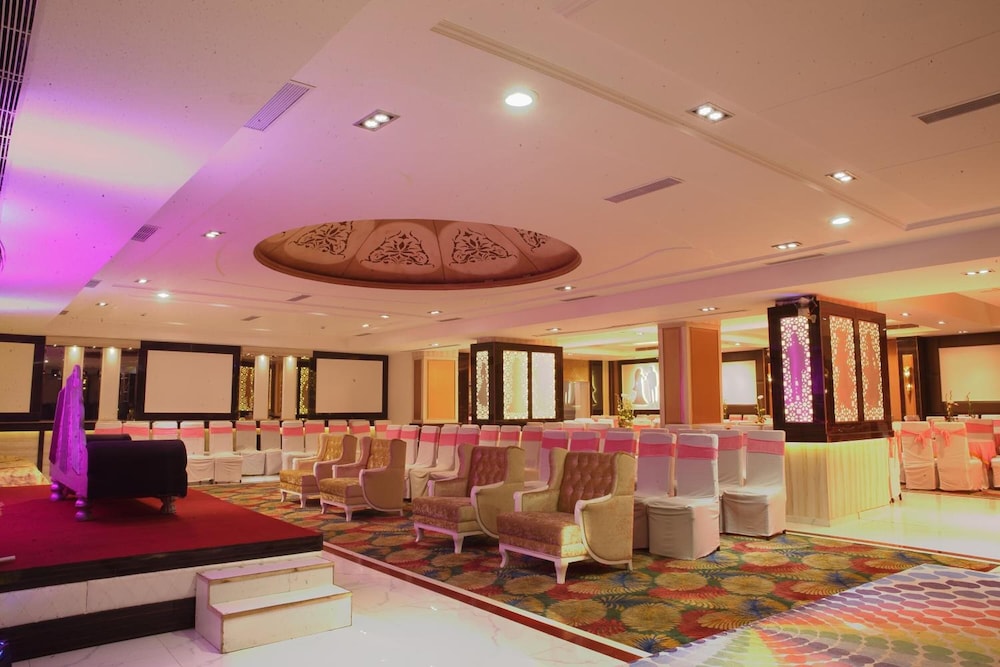 OYO Premium Bhai Bala Chowk 28/48