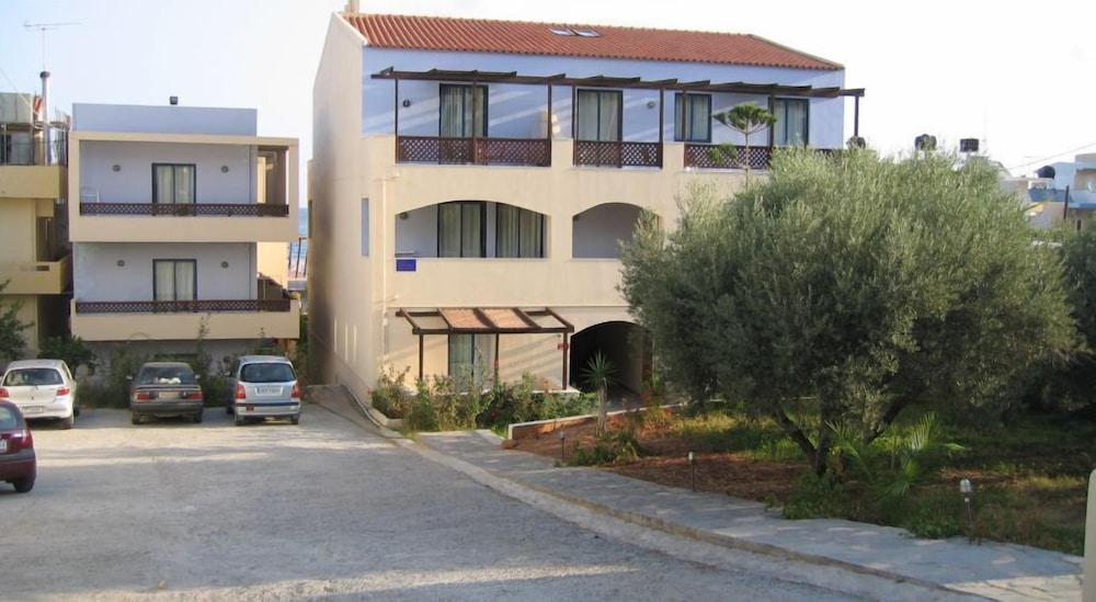 Eleni Beach 35/49