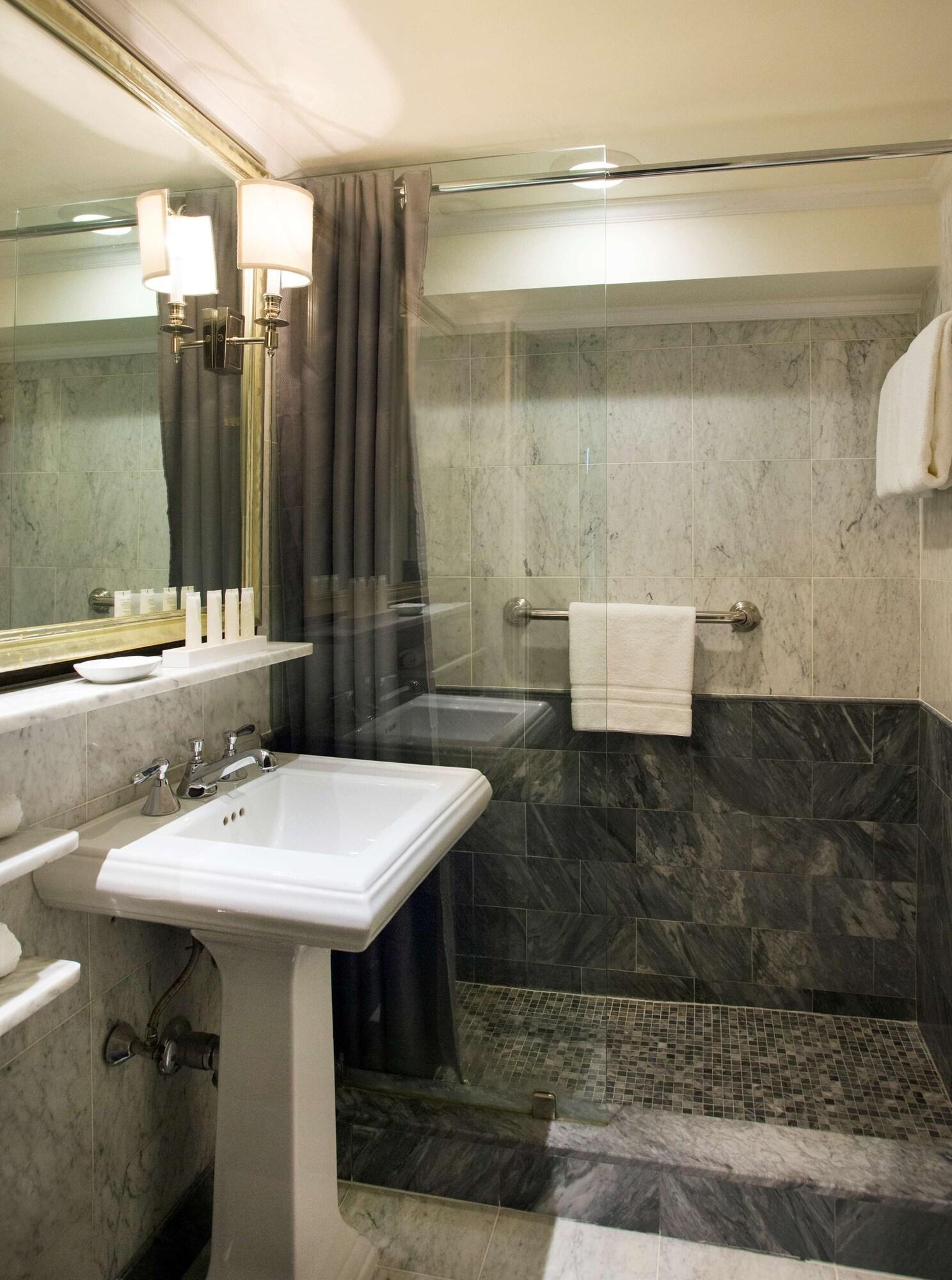 1 BEDROOM, SUITE, 2 DOUBLE BEDS