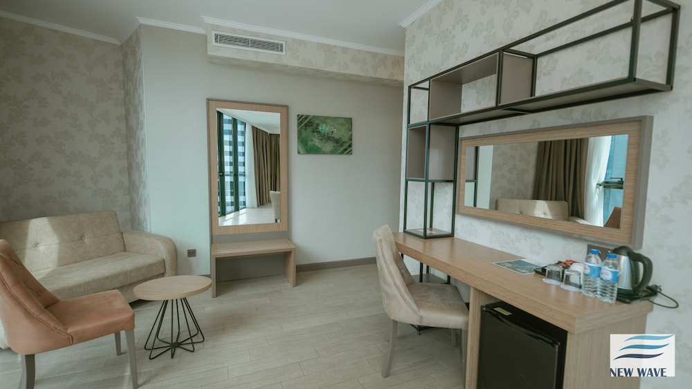 New Wave Hotel 47/48