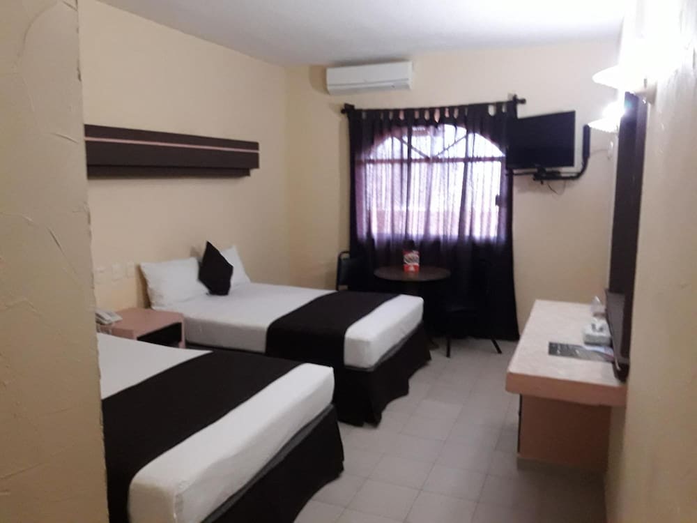 Hotel Miramar Inn 7/32