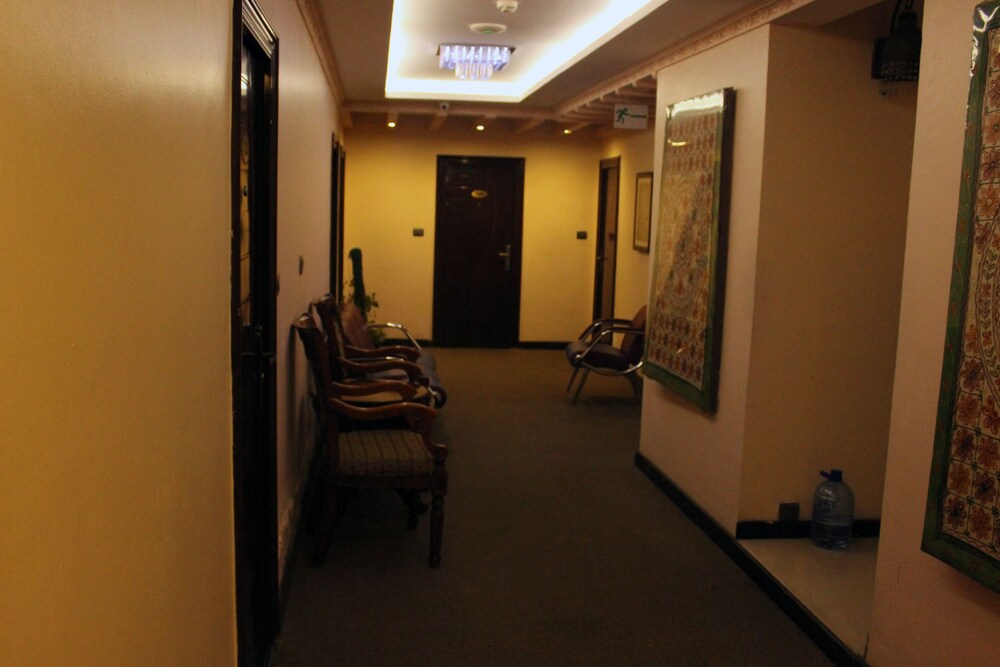 Hotel Sapphire 37/68