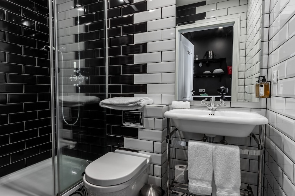 Penthouse, Studio, King Bed, Balcony, Kitchenette
