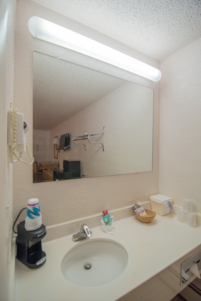 Motel 8 Rock Springs 24/30
