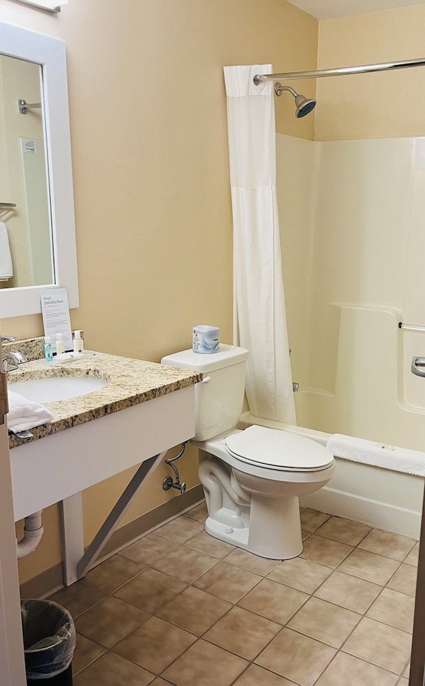 Quality Inn & Suites Prestonsburg next to Mountain Arts Center 41/42