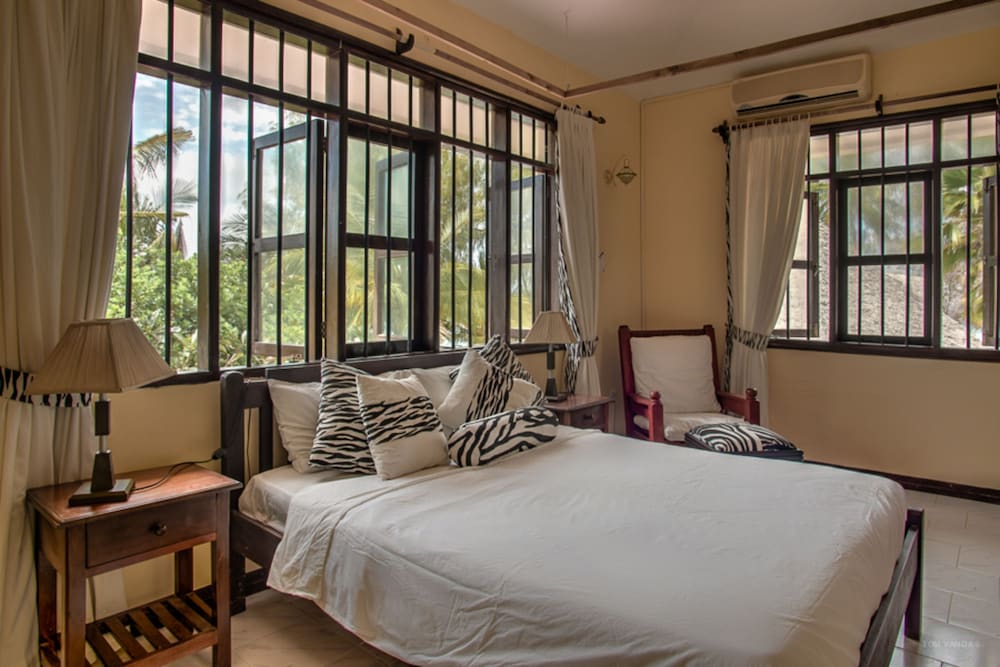 Bahari Dhow Beach Villas 12/61