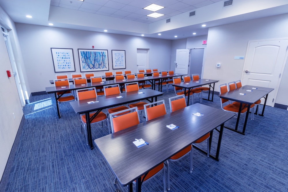 Holiday Inn Express & Suites Crestview South I-10 63/69