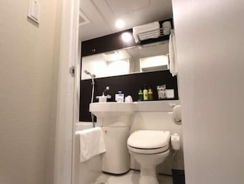 HOTEL LiVEMAX Yokohama Kannai Ekimae 35/37