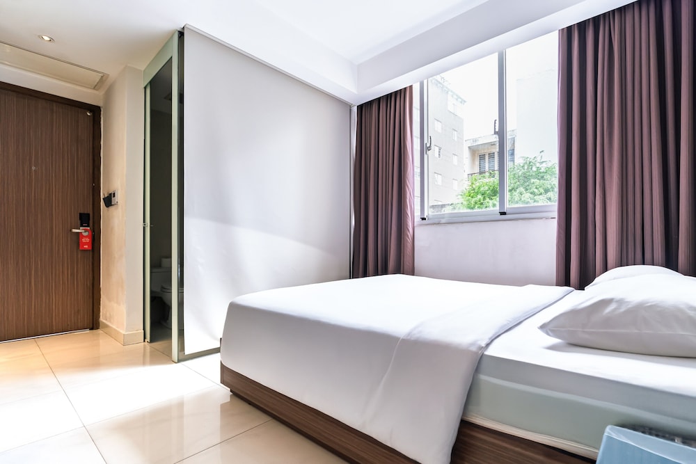 The Luxe Hotel 14/50