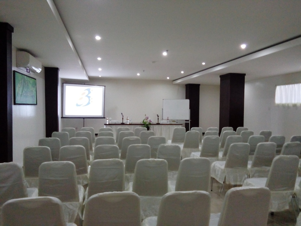 The Kanjeng Suites Kuta Galeria - Bali 39/56