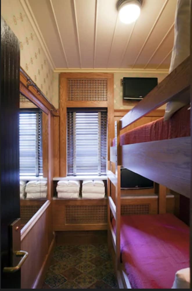 CABIN, BUNK BED, SHARED BATHROOM