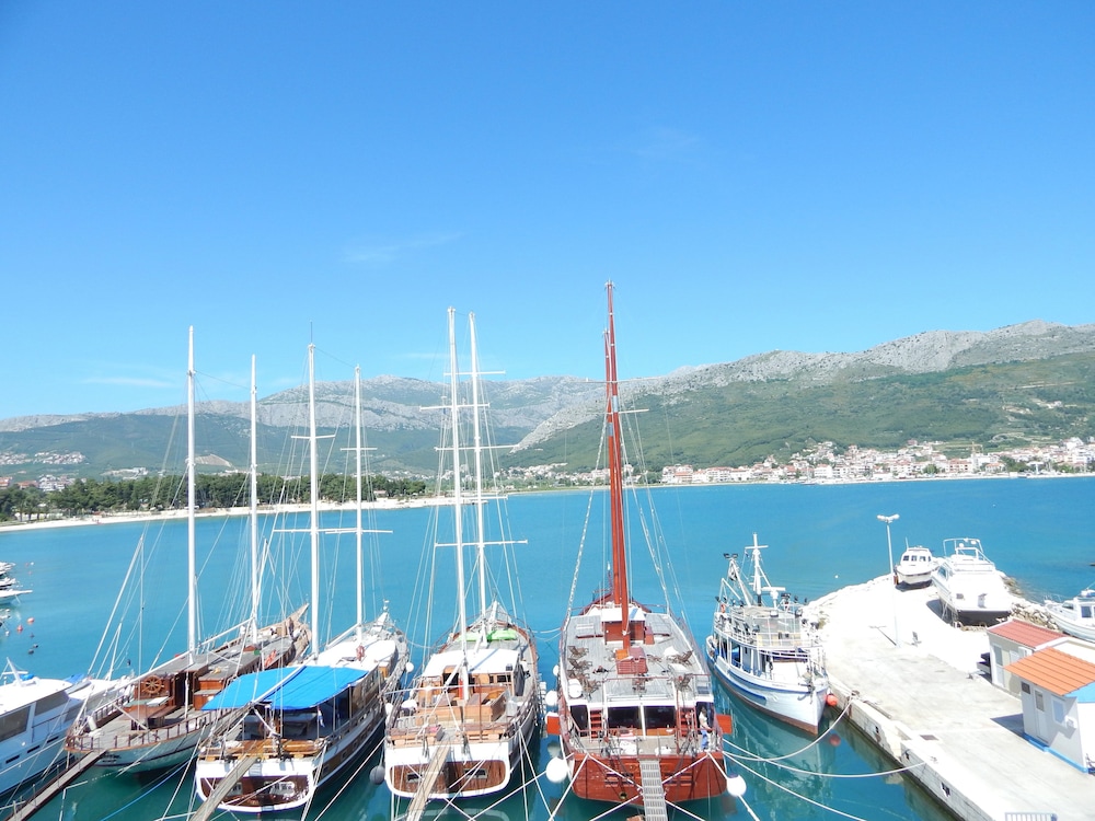 APARTMENTS ROOMS PORAT 35/47