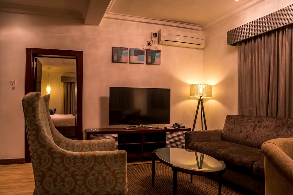 Protea Hotel By Marriott Lagos Kuramo Waters 43/71