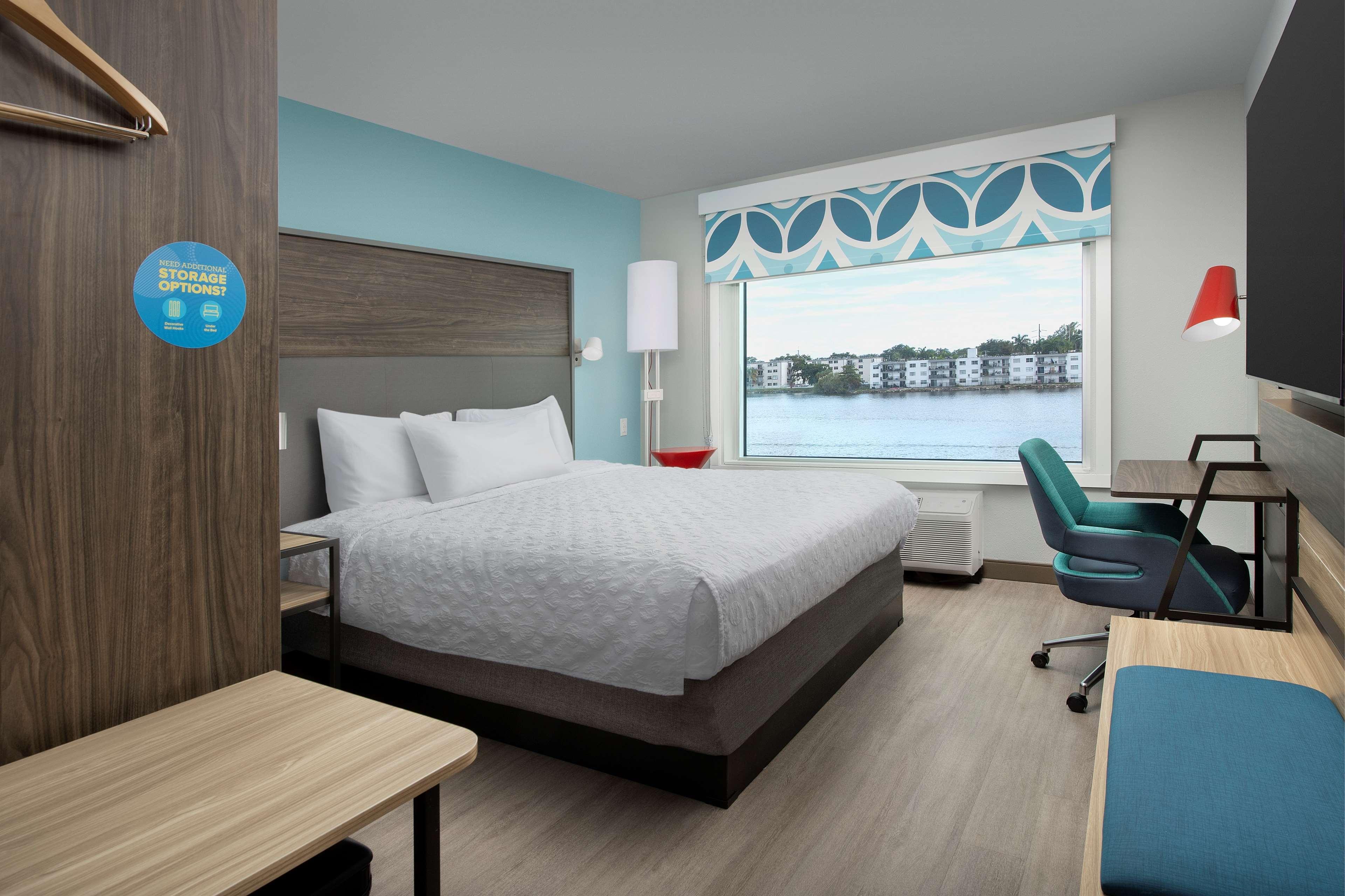 STUDIO, SUITE, KING BED, LAGOON VIEW