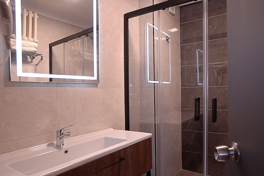 UK Ankara Hotel 43/46