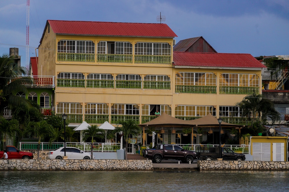 Hotel Petén 4/111