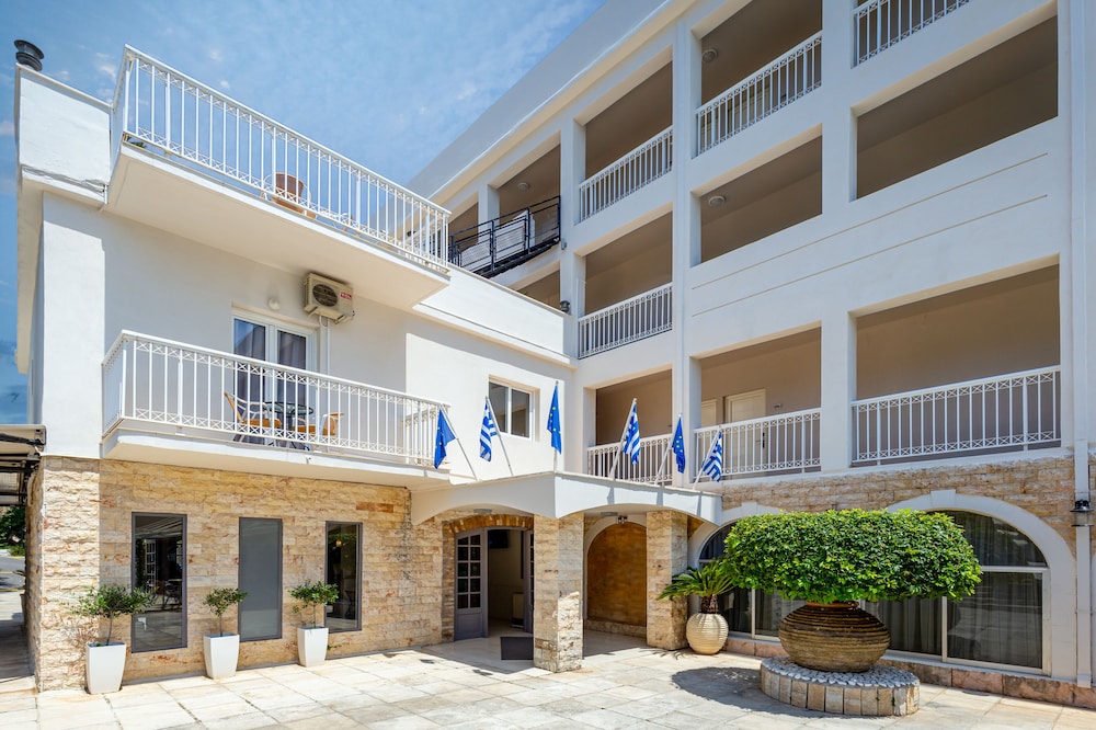 Oasis Hotel in Perama (Ionian Islands)