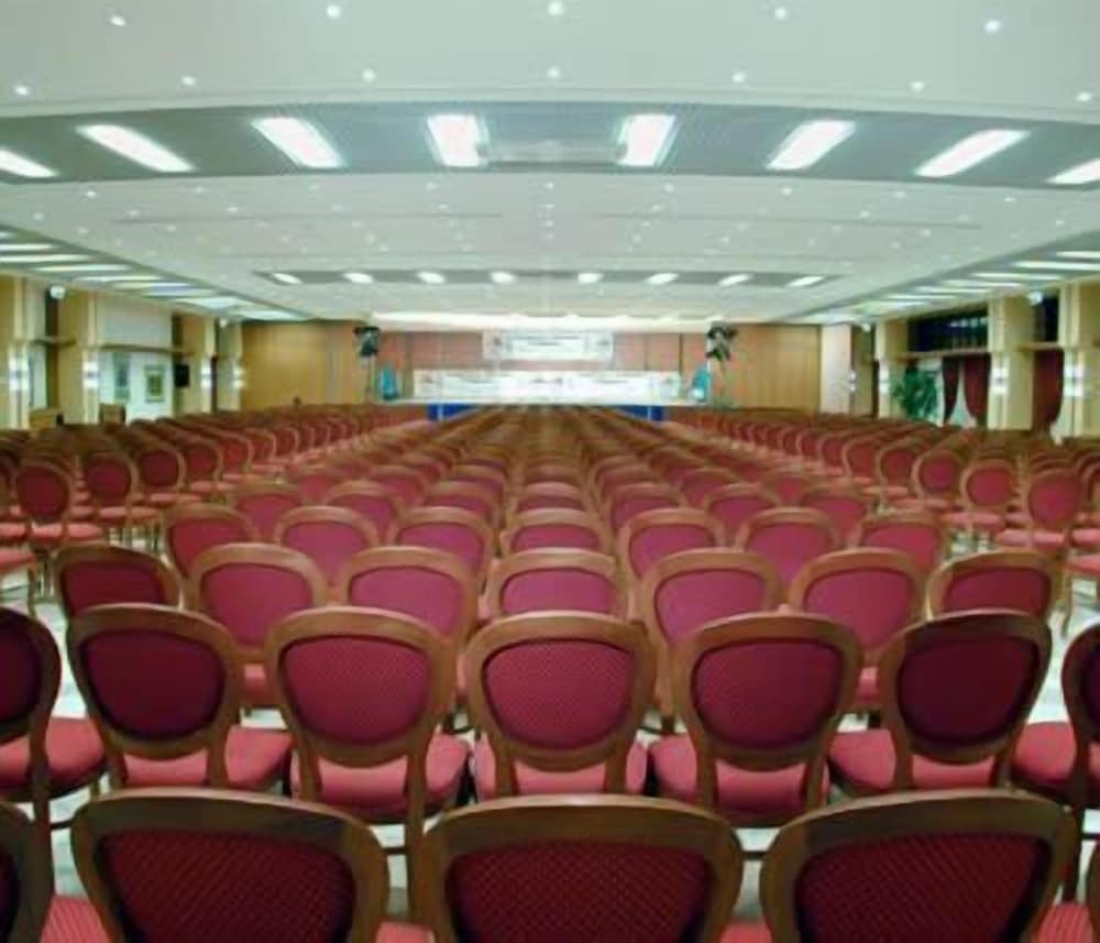 Grand Hotel La Chiusa Di Chietri 35/50
