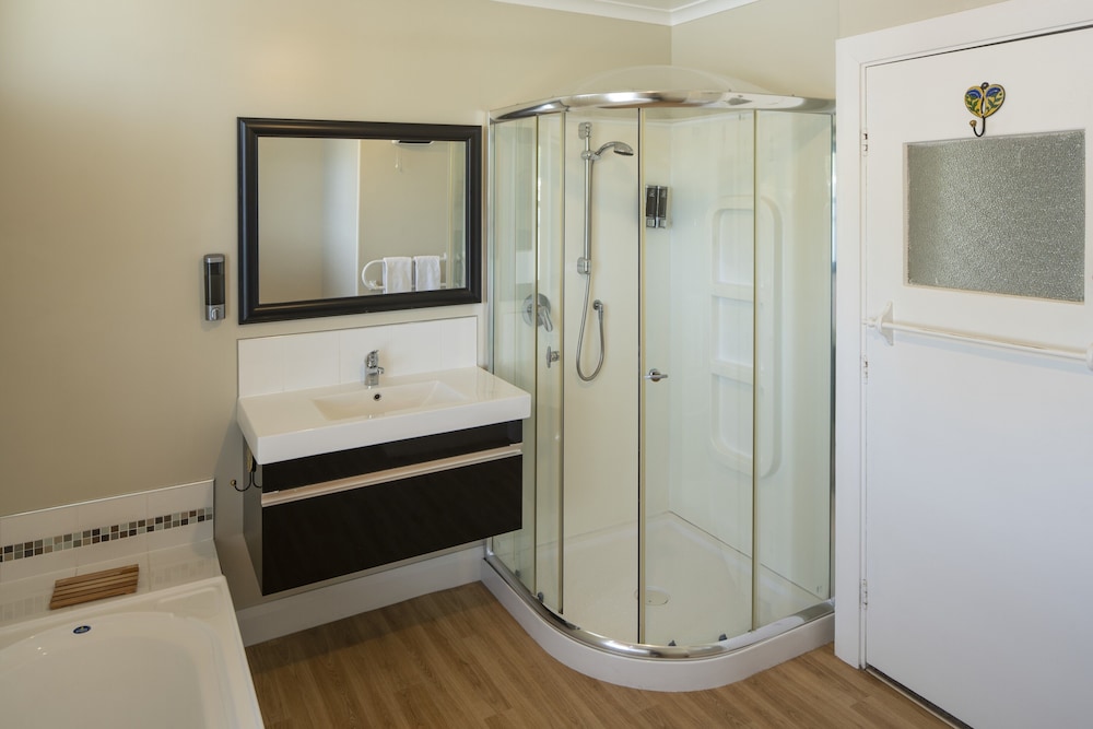 U Studios Masterton, SureStay Collection by Best Western 47/49