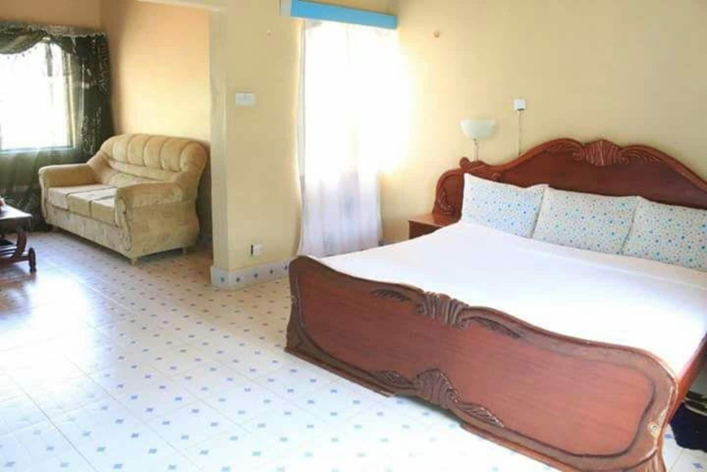 ROOM, SINGLE