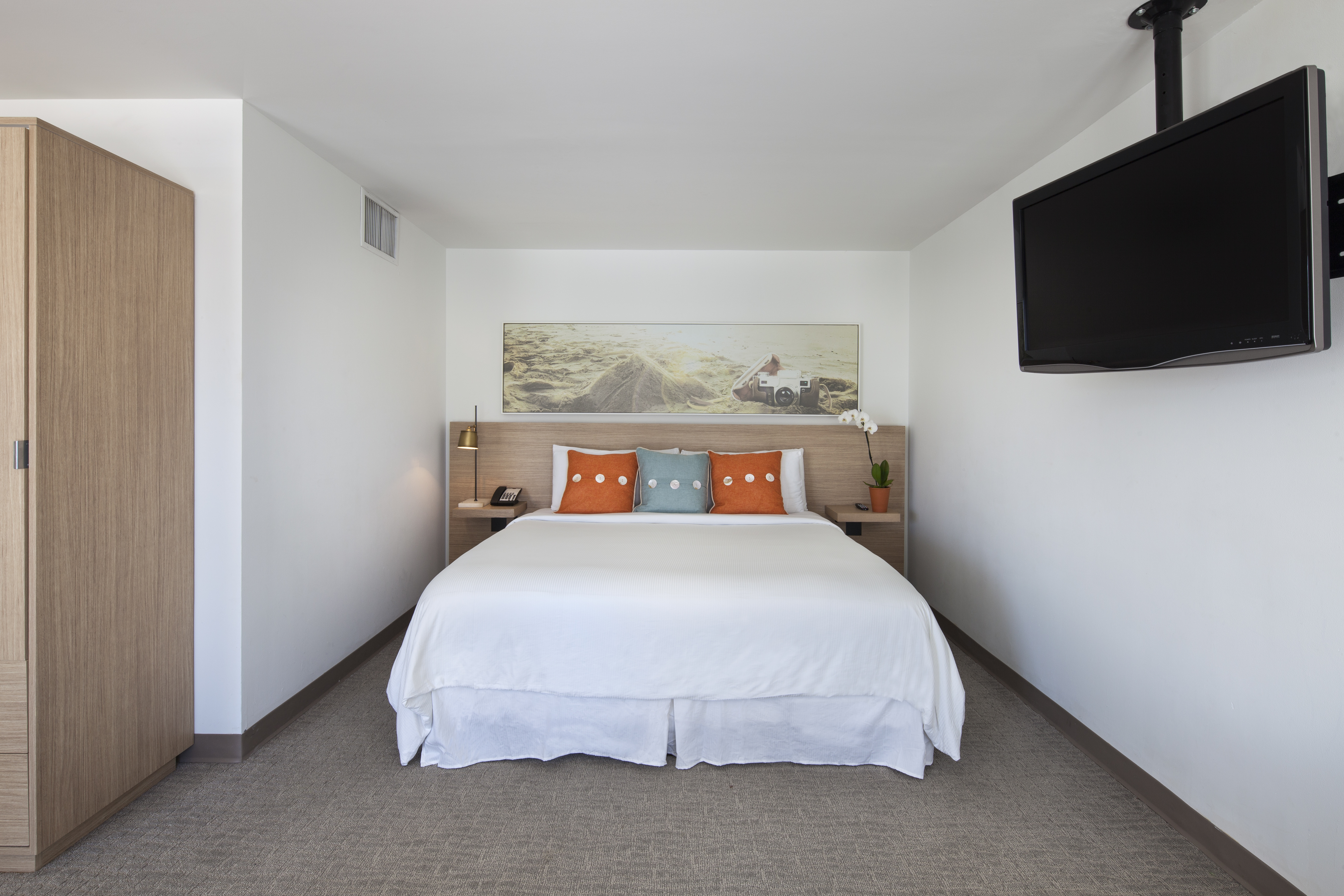 Standard, Queen Bed