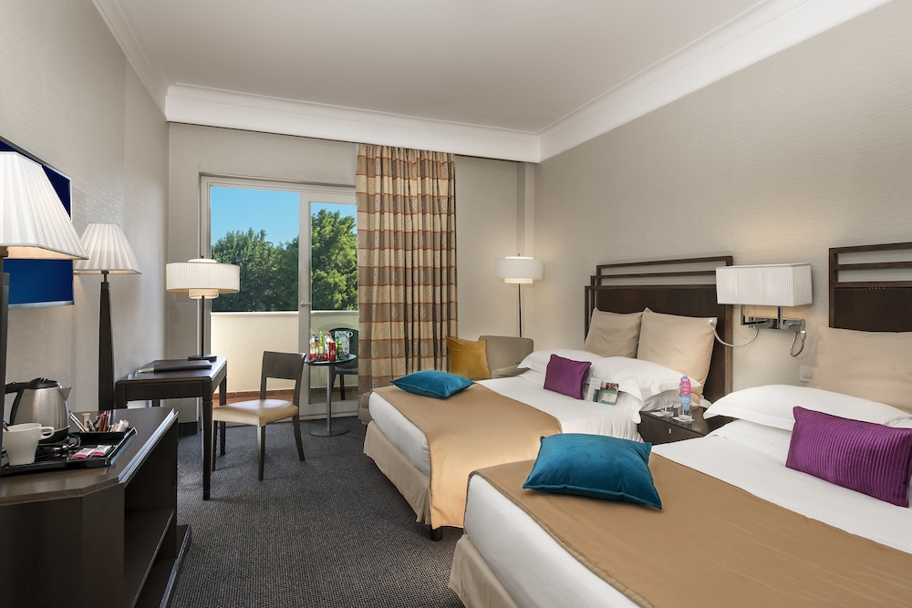 Crowne Plaza St Peter S 28/77