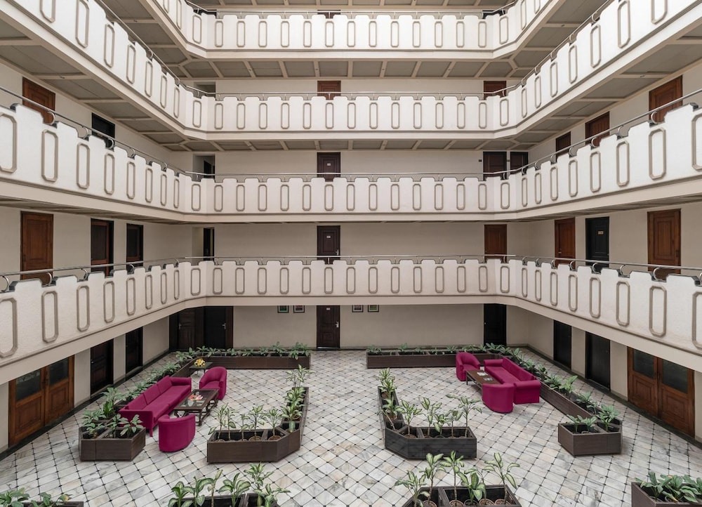 Sarovar Portico Surajkund Faridabad 5/38