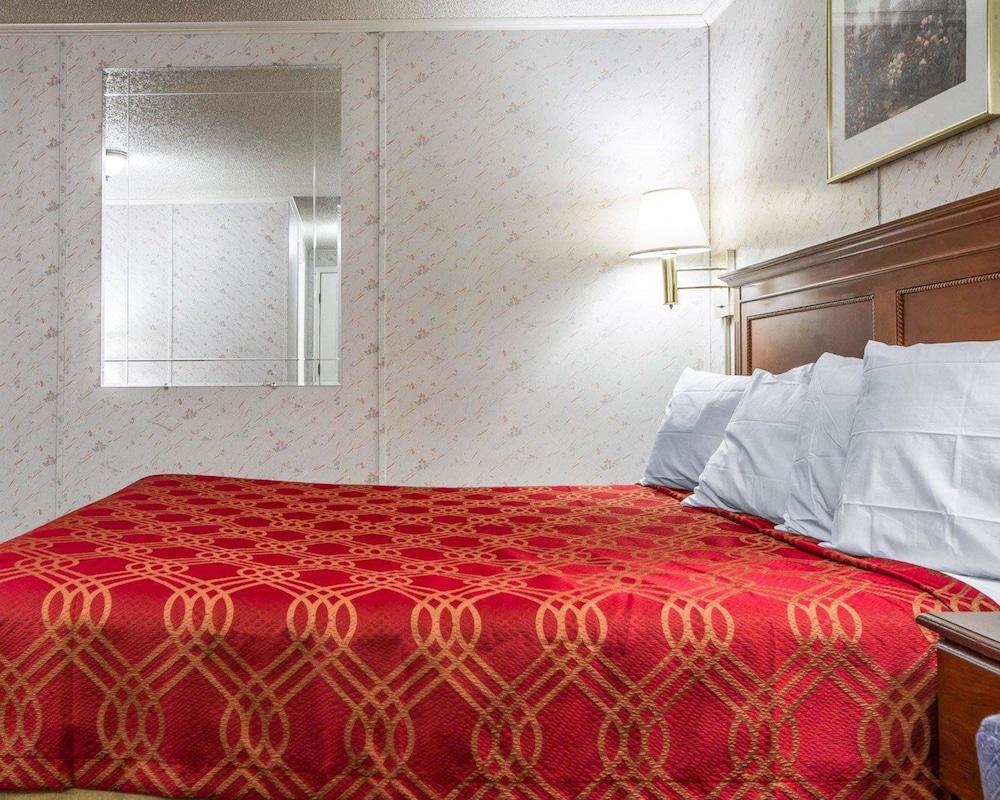 Rodeway Inn & Suites Brunswick Near Hwy 1 7/36