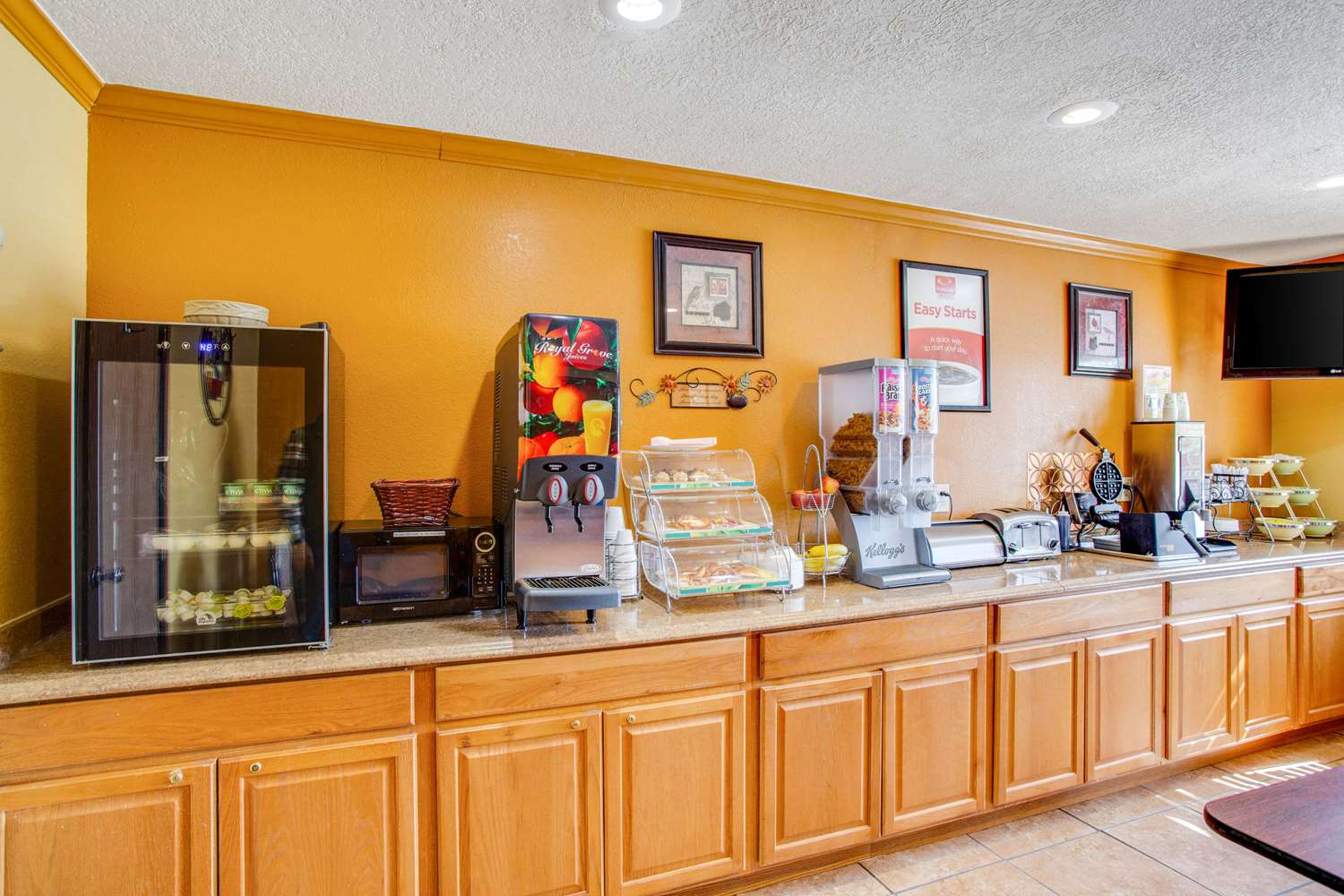 Econo Lodge Inn and Suites Albuquerque East I-40 Eubank Exit 21/37