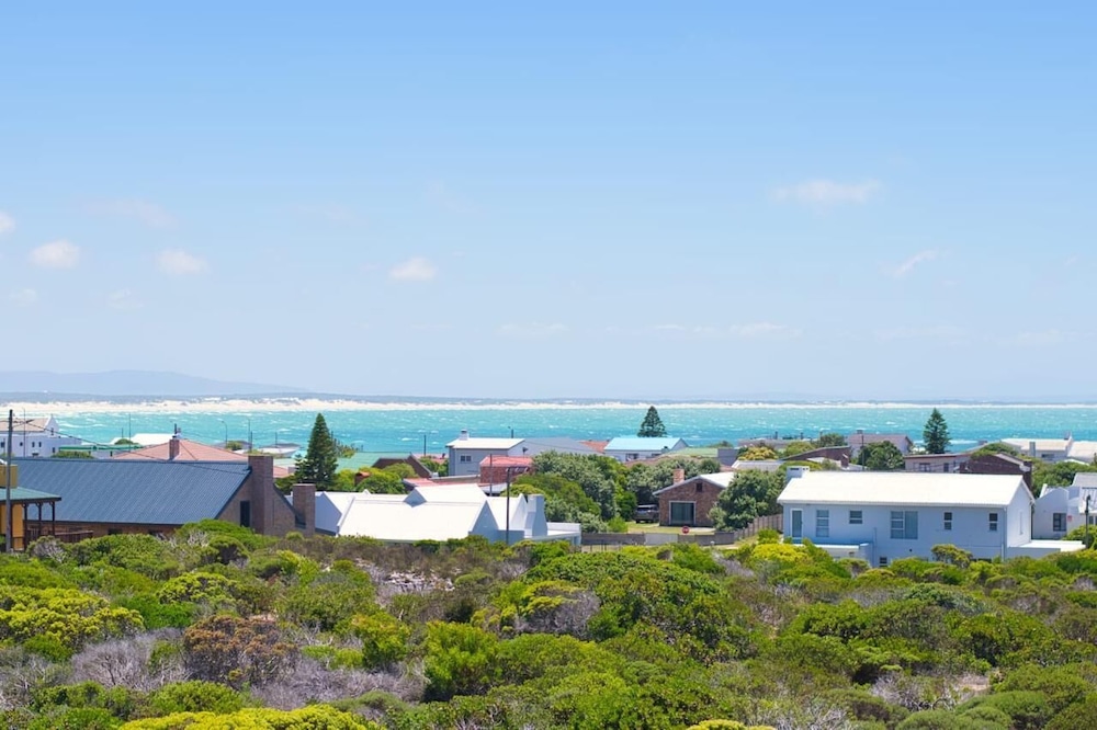 Land's Edge Struisbaai 29/33