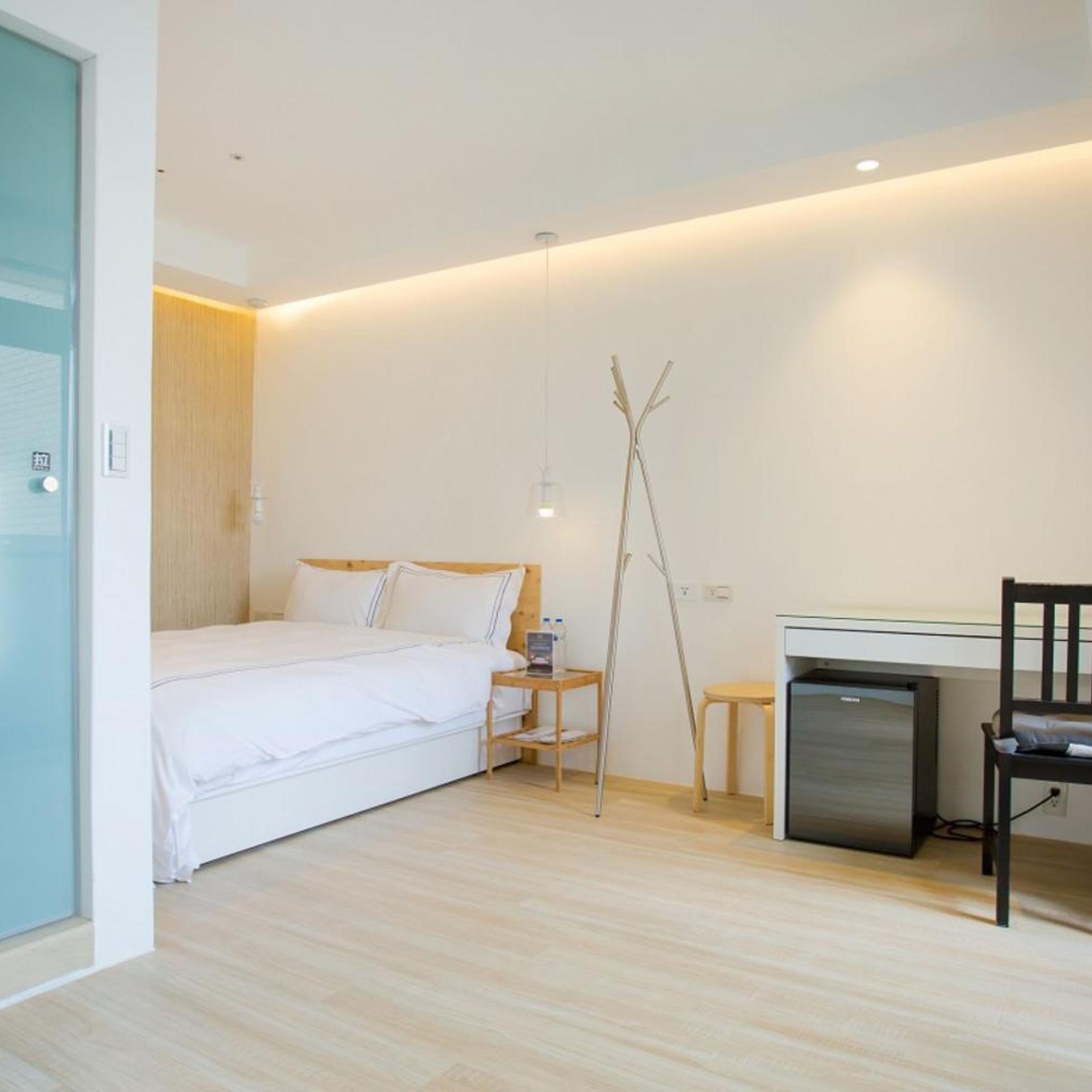 Mini West Hotel 15/50