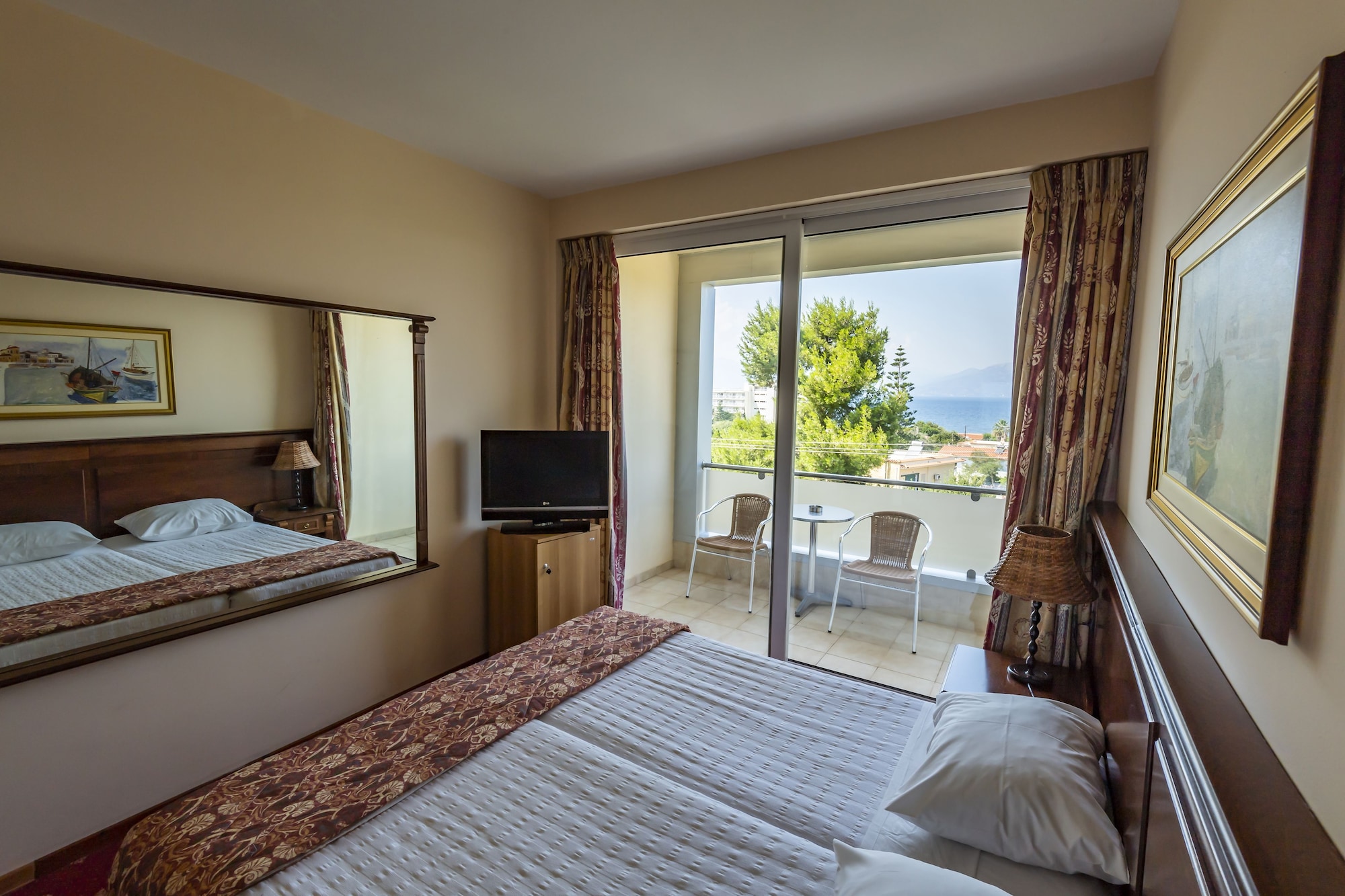 ROOM, DOUBLE OR TWIN BED, MOUNTAIN VIEW