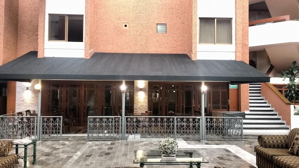 Country Plaza 65/74