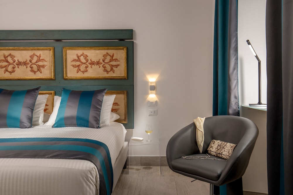 GCF Luxury Suites Guest House 14/70