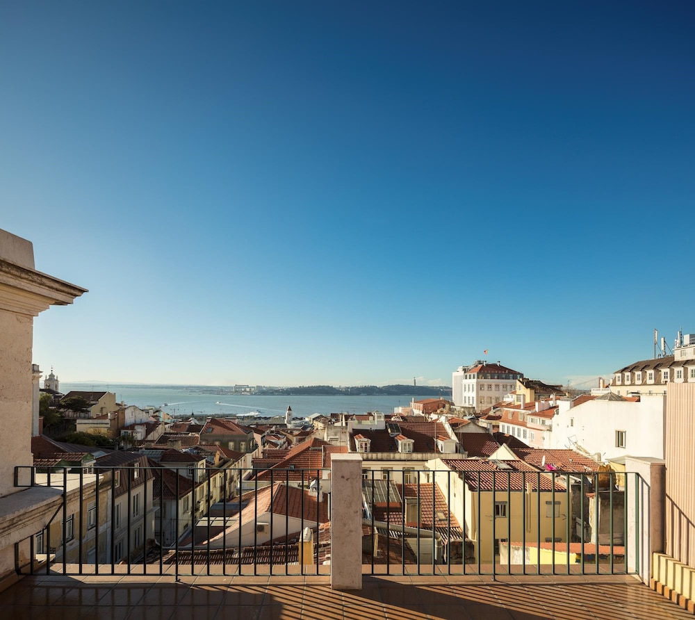Palacio Camoes Lisbon Serviced Apartments 43/50