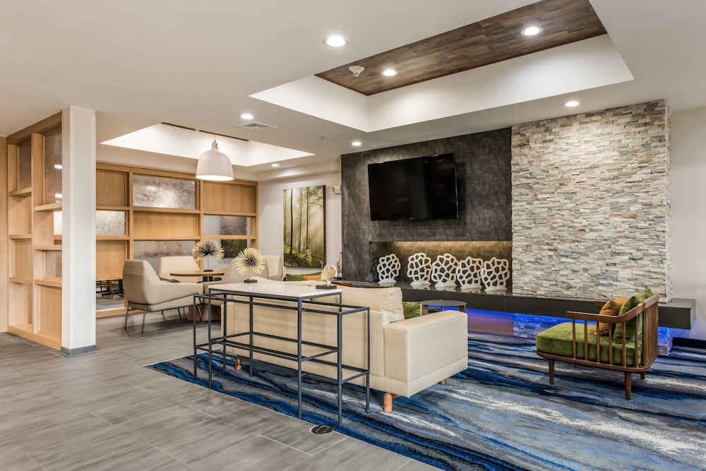Fairfield Inn Suites Greensboro Coliseum Area 26/32