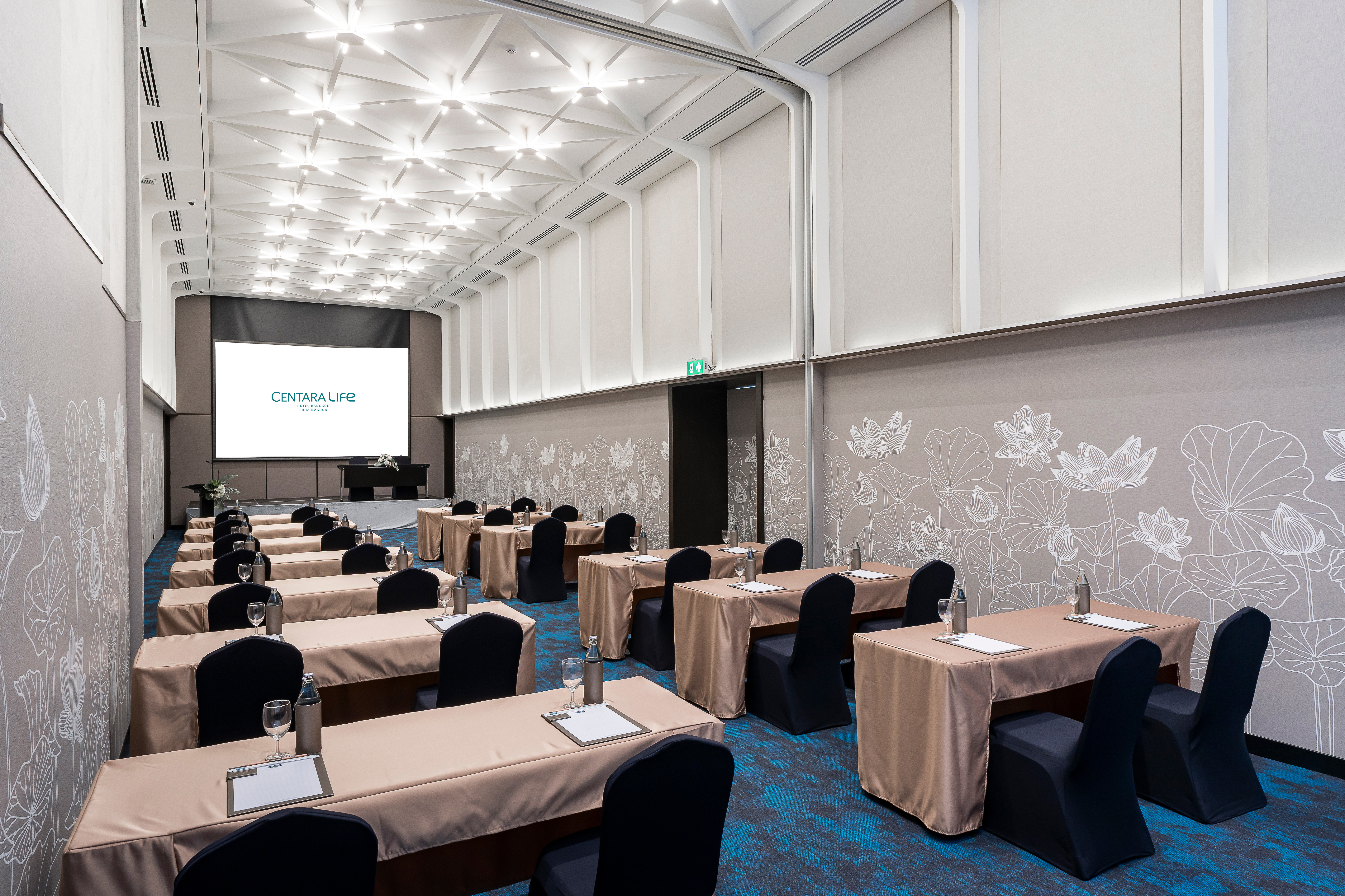 Centara Life Hotel Bangkok Phra Nakhon 52/67