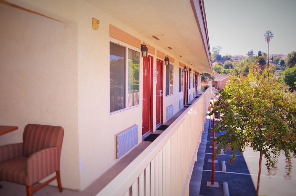 Loma Linda Inn. 3/54